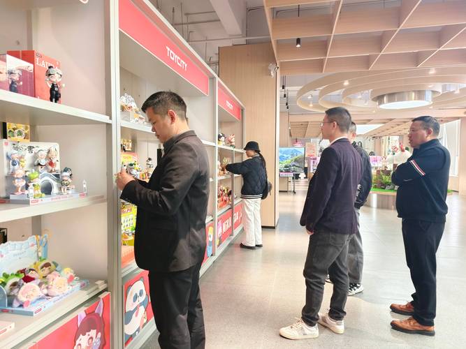 东莞市电子商务协会秘书长一行走进中国潮玩之都&middot;潮玩中心开展考察